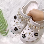 Hot Sale Sweet Cute Girly Hole shoes Charms Designer Elegant Vintage Pearl Chain Shoe Jewelry All-match Flower Shoe Charms for